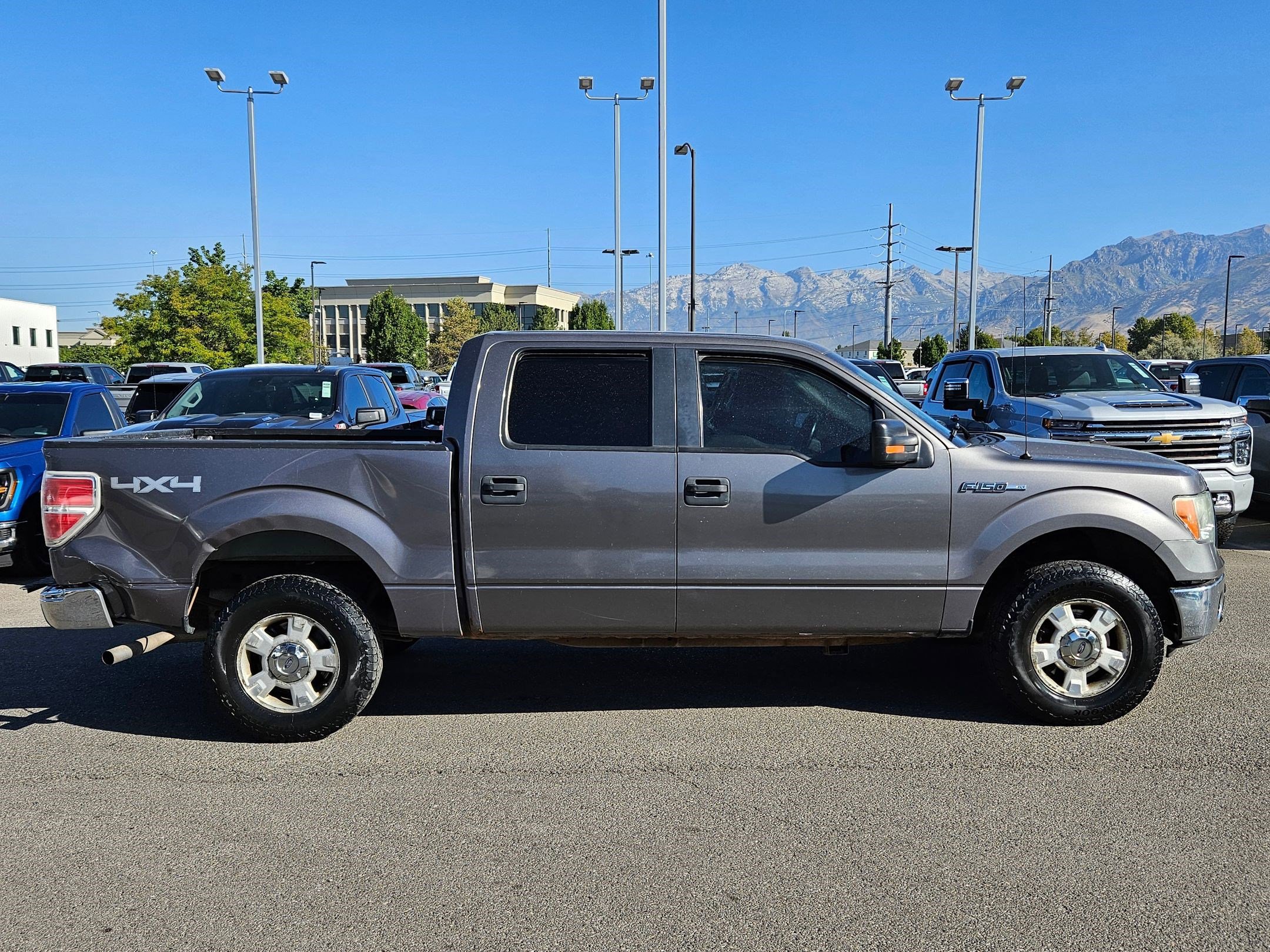 2010 Ford F-150 XLT photo 2