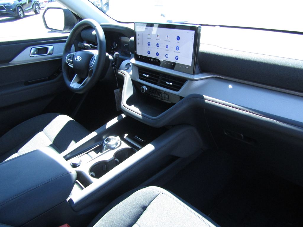 2025 Ford Explorer photo 24