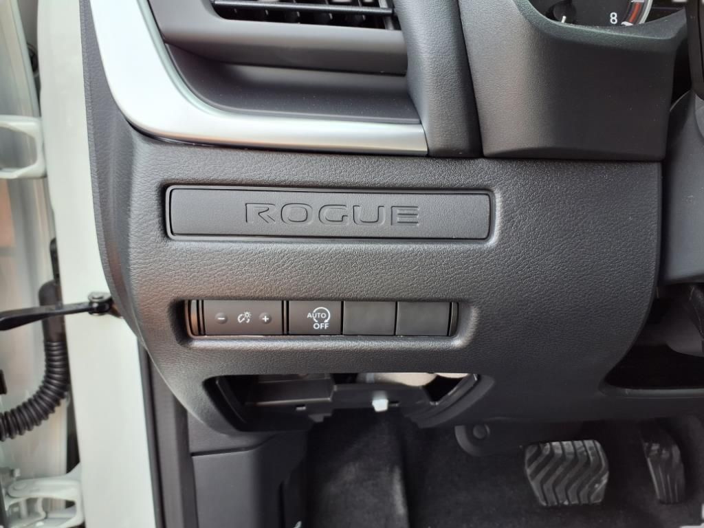 2026 Nissan Rogue S photo 4
