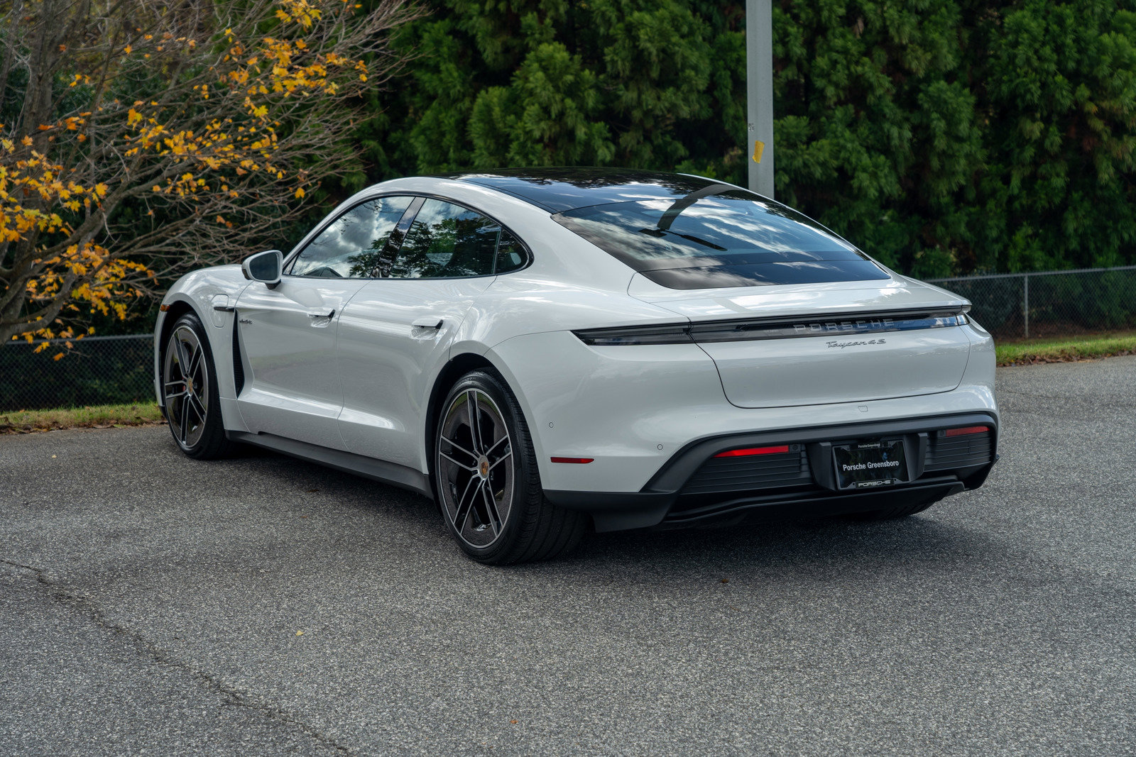 2025 Porsche Taycan 4S photo 2
