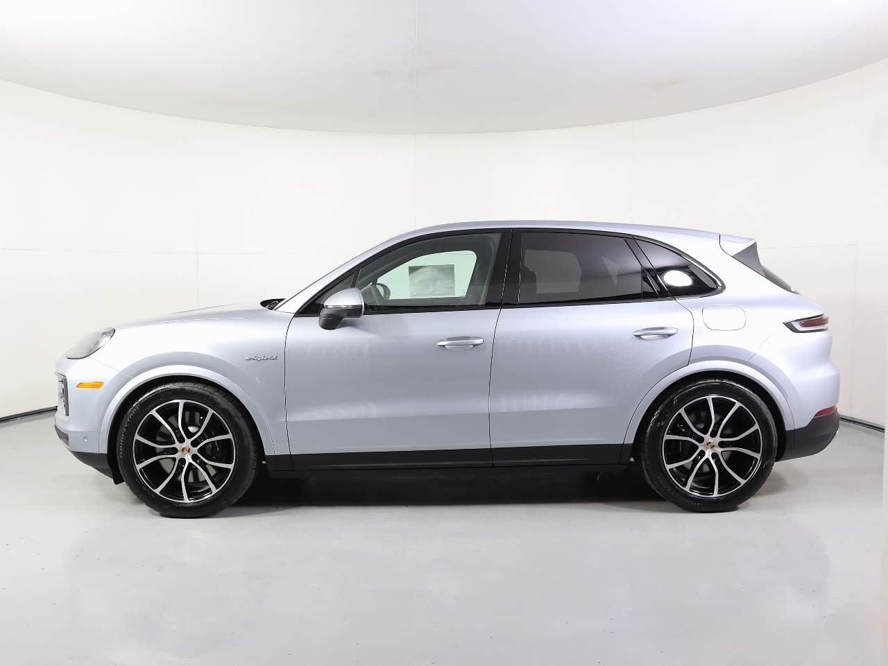 2026 Porsche Cayenne S E-Hybrid photo 2