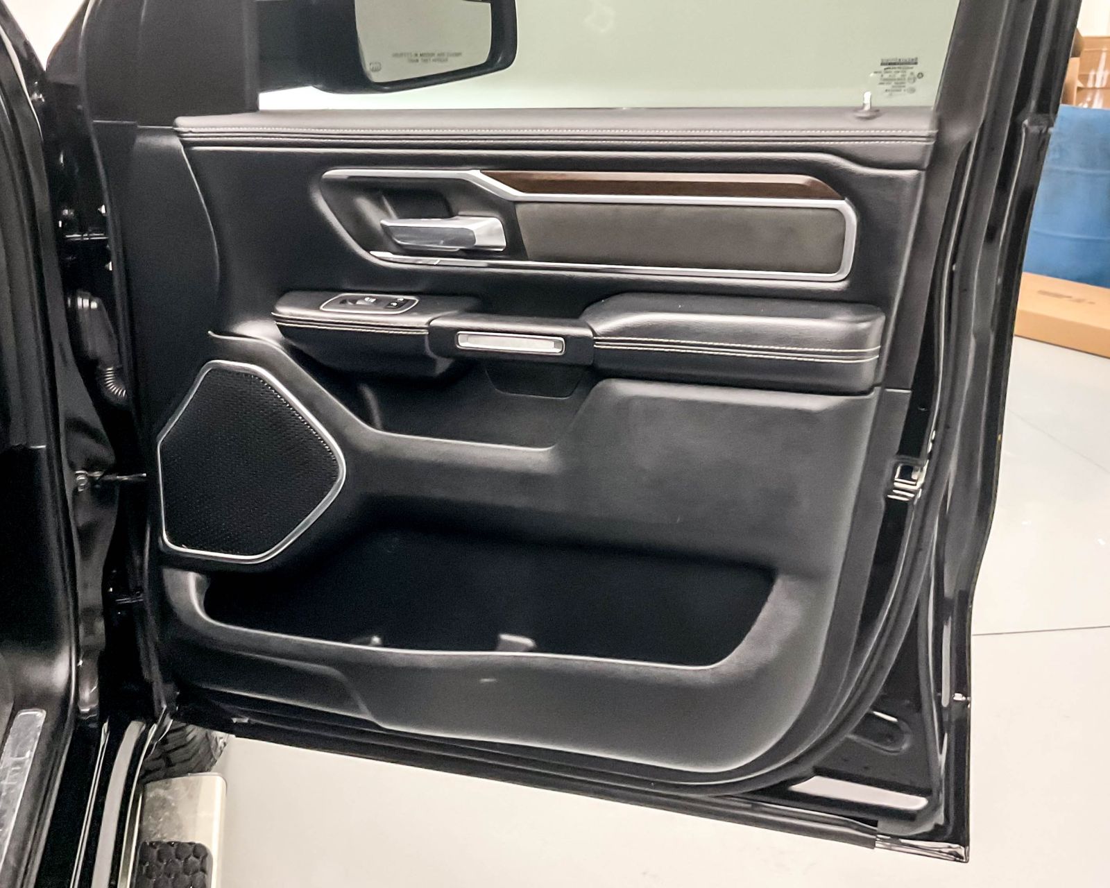2021 Ram 1500 Laramie photo 16