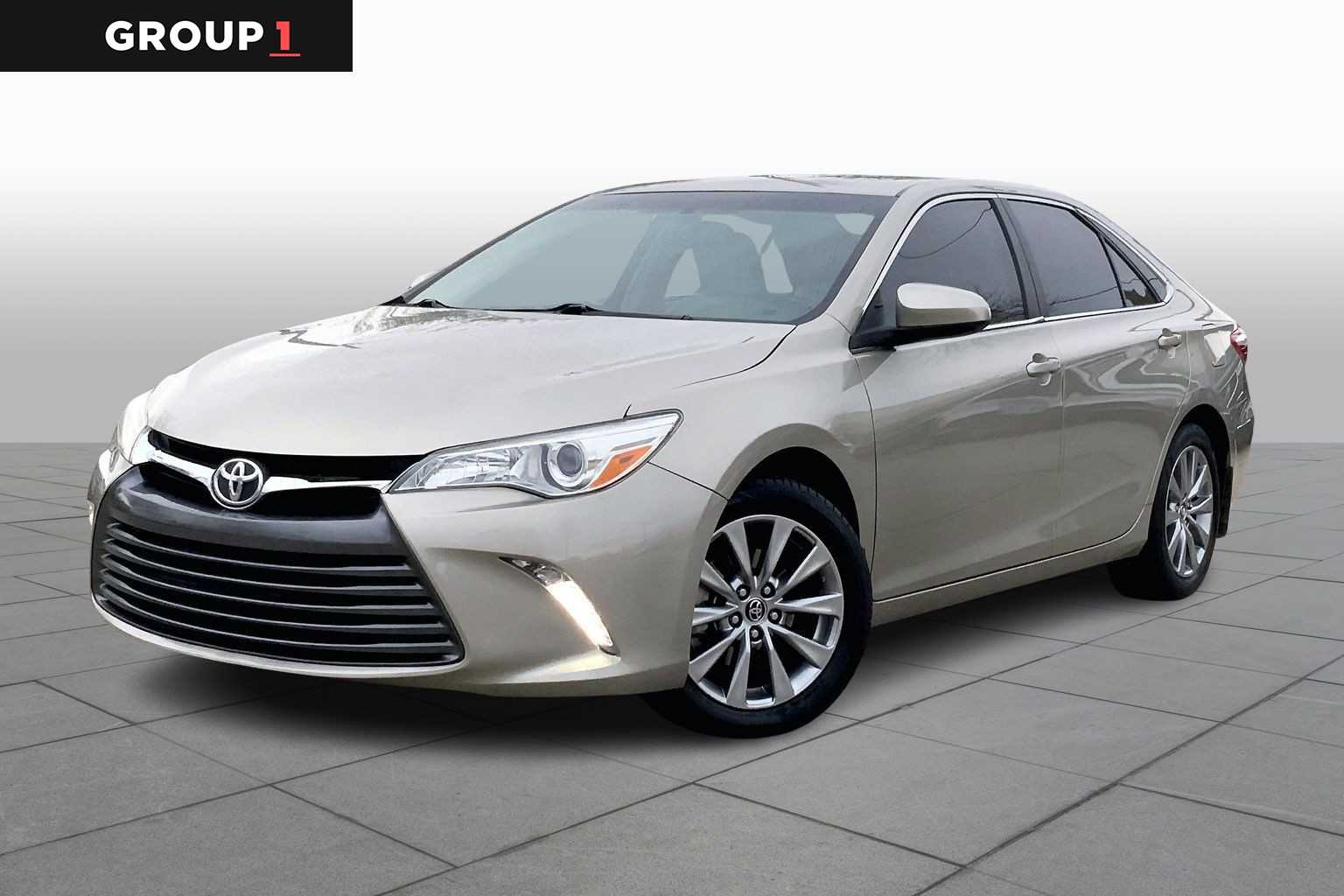 2016 Toyota Camry LE's photo