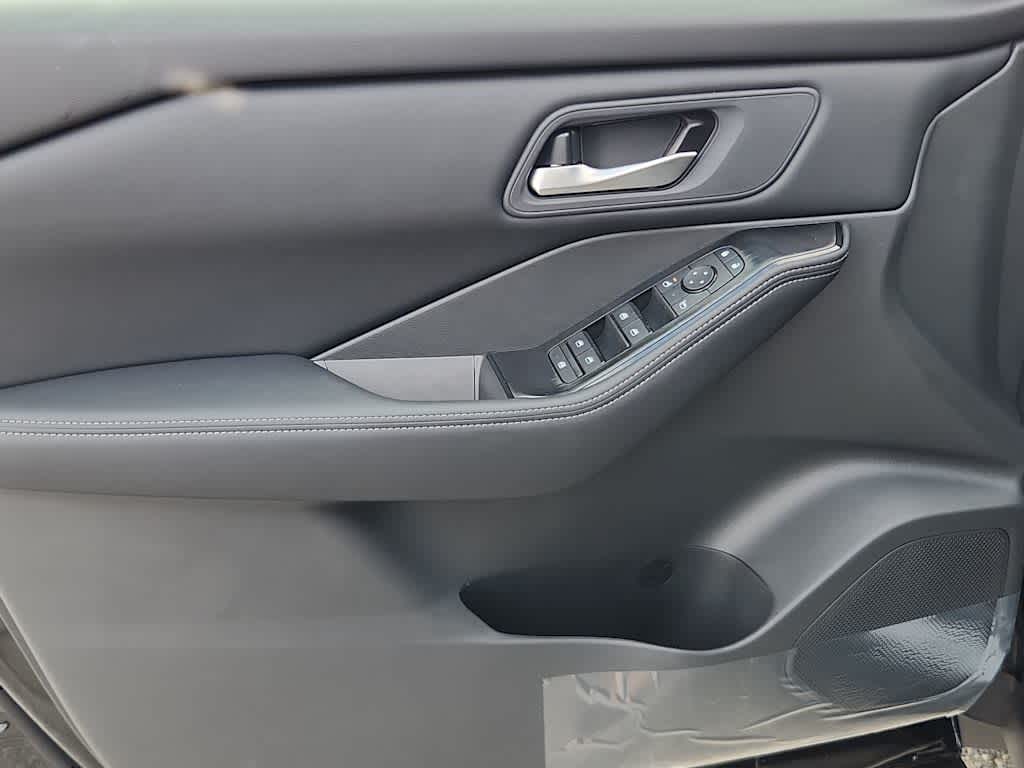 2026 Nissan Rogue SV photo 12