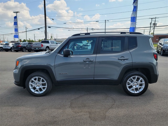 2022 Jeep Renegade Latitude photo 8