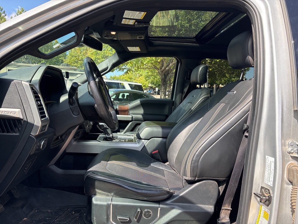 2016 Ford F-150 Platinum photo 12