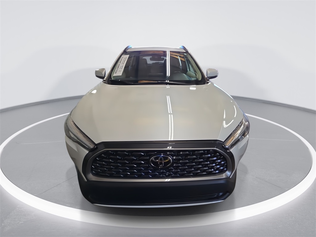 2022 Toyota Corolla Cross XLE photo 3