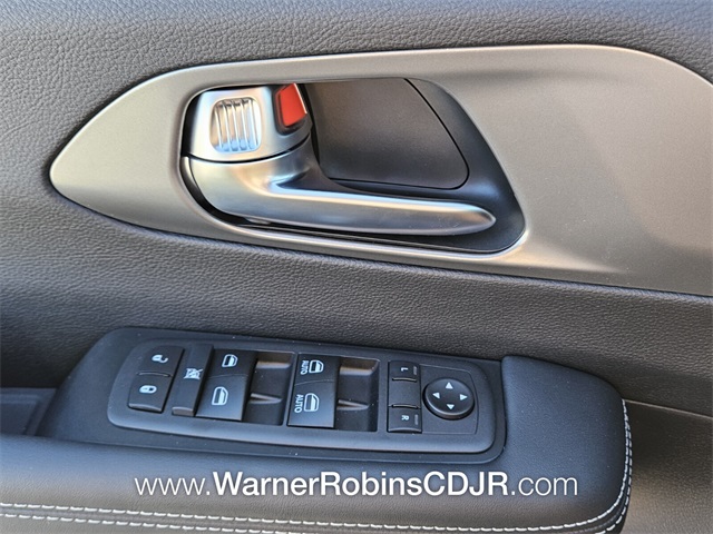 2025 Chrysler Voyager LX photo 27