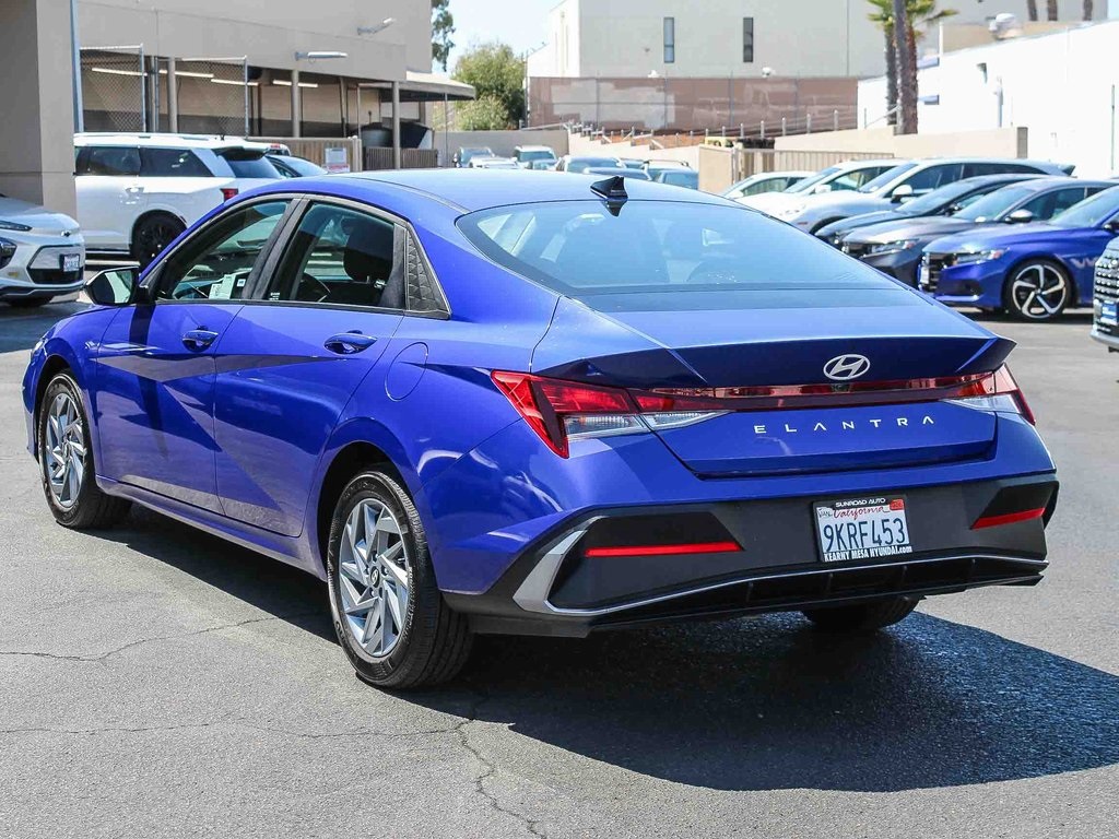 2024 Hyundai Elantra SEL photo 8