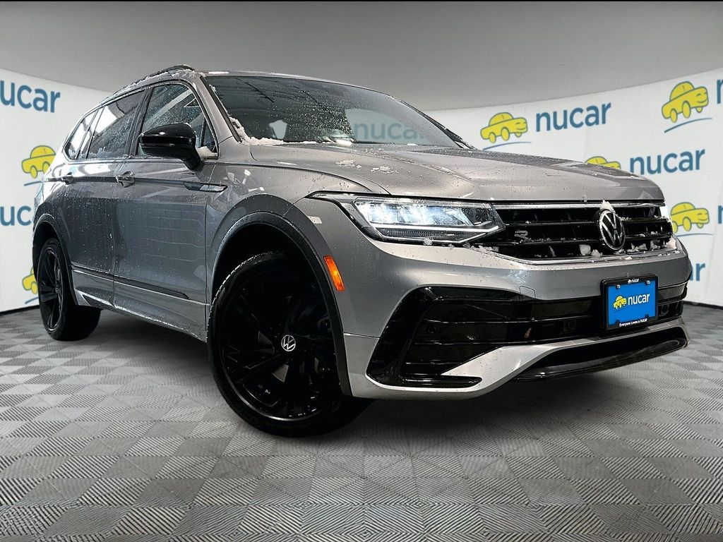 2023 Volkswagen Tiguan SE R-LINE BLACK's photo