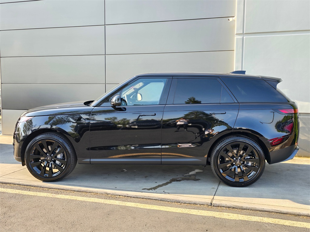 2025 Land Rover Range Rover Sport SE photo 4