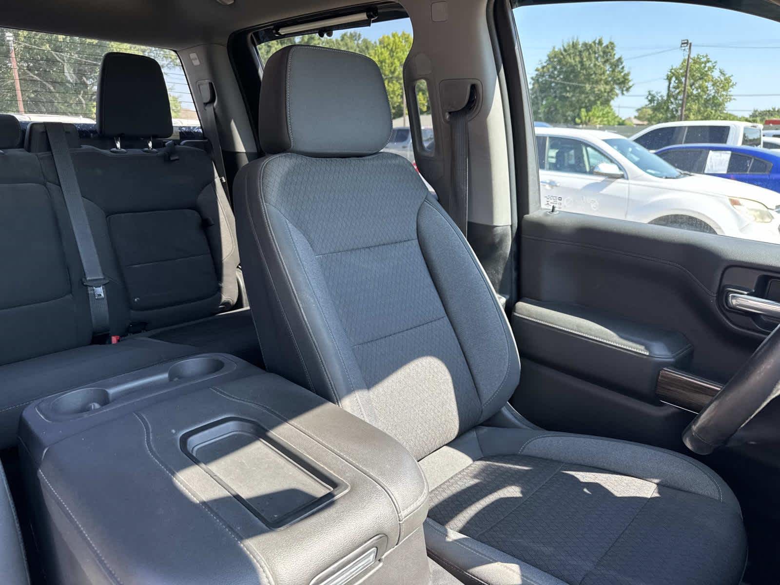 2021 Chevrolet Silverado RST photo 23