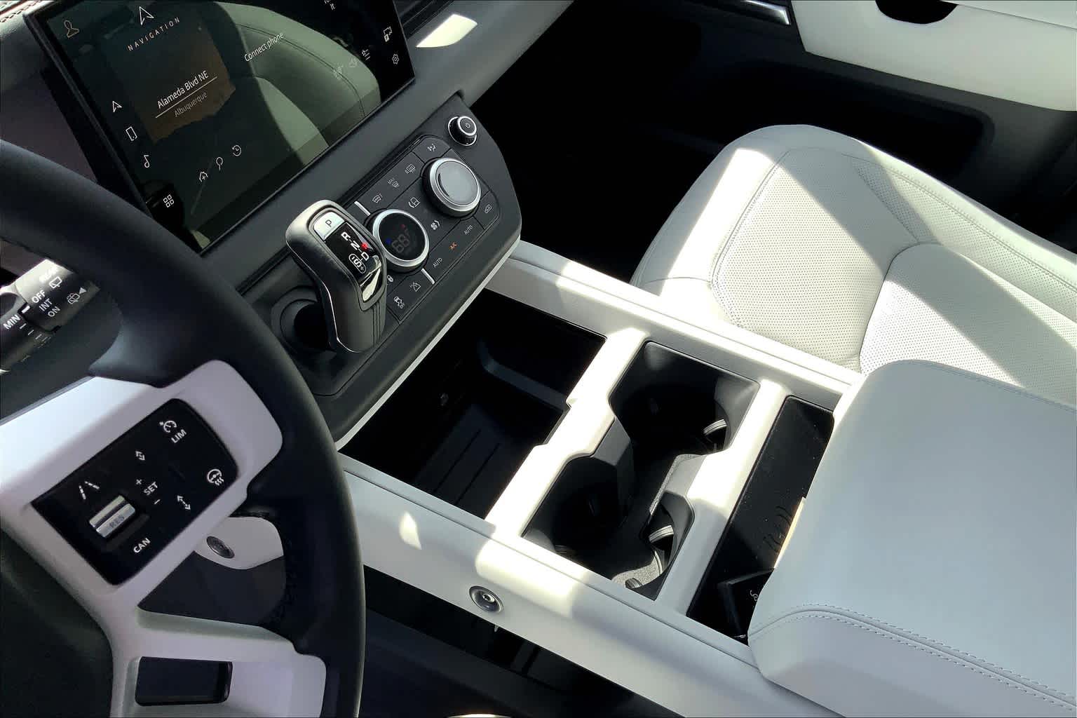 2025 Land Rover Defender 130 X-Dynamic SE photo 7