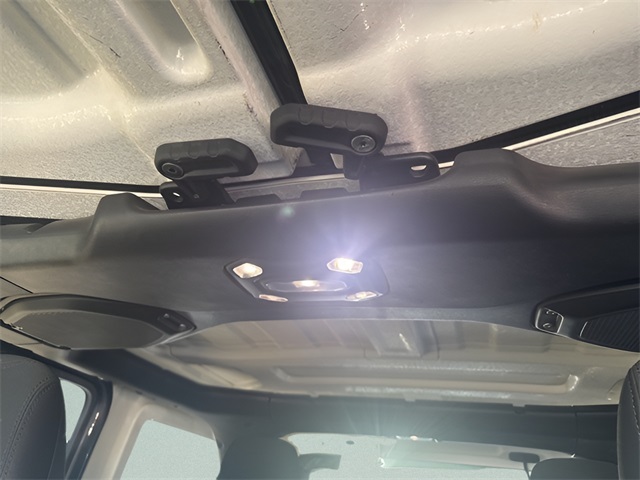 2020 Jeep Wrangler Unlimited Sahara photo 13
