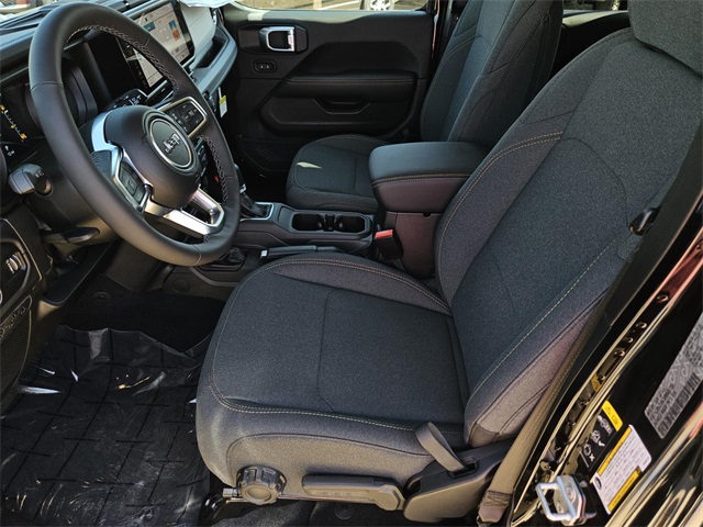 2025 Jeep Wrangler Sahara photo 7