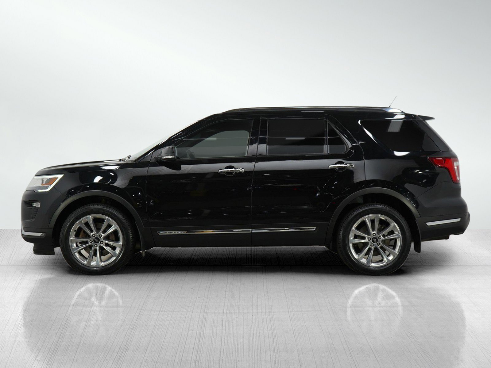 Used 2019 Ford Explorer Limited with VIN 1FM5K8FH1KGA17908 for sale in Hopkins, Minnesota