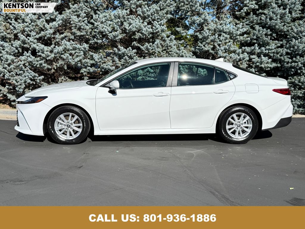 2025 Toyota Camry LE photo 4