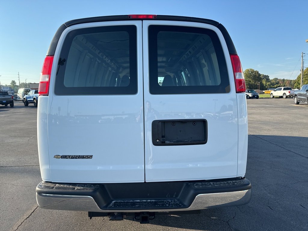2025 Chevrolet Express Cargo 2500 photo 3