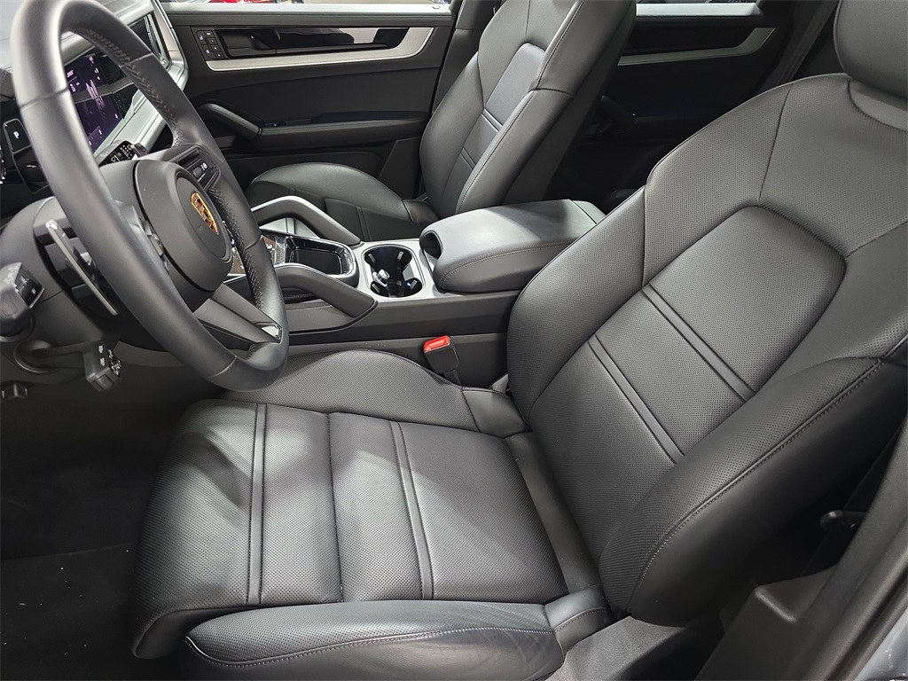 2024 Porsche Cayenne E-Hybrid S photo 3