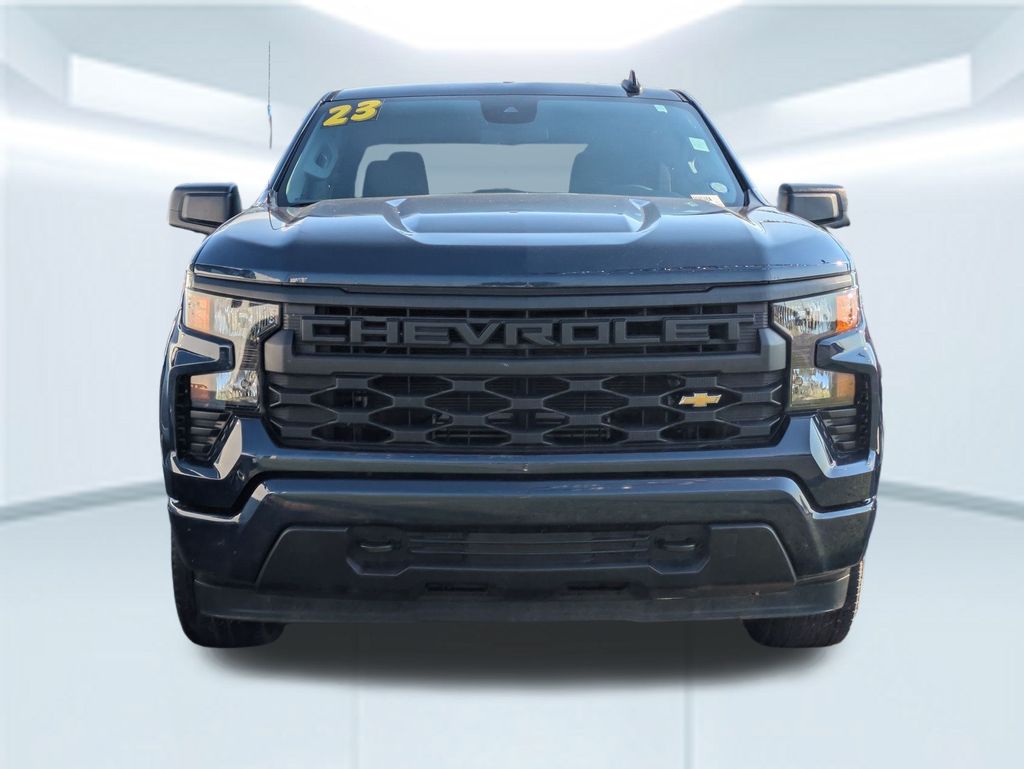 2023 Chevrolet Silverado 1500 Custom photo 2