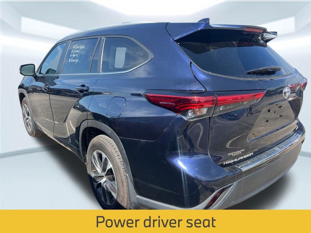 2023 Toyota Highlander XLE photo 5