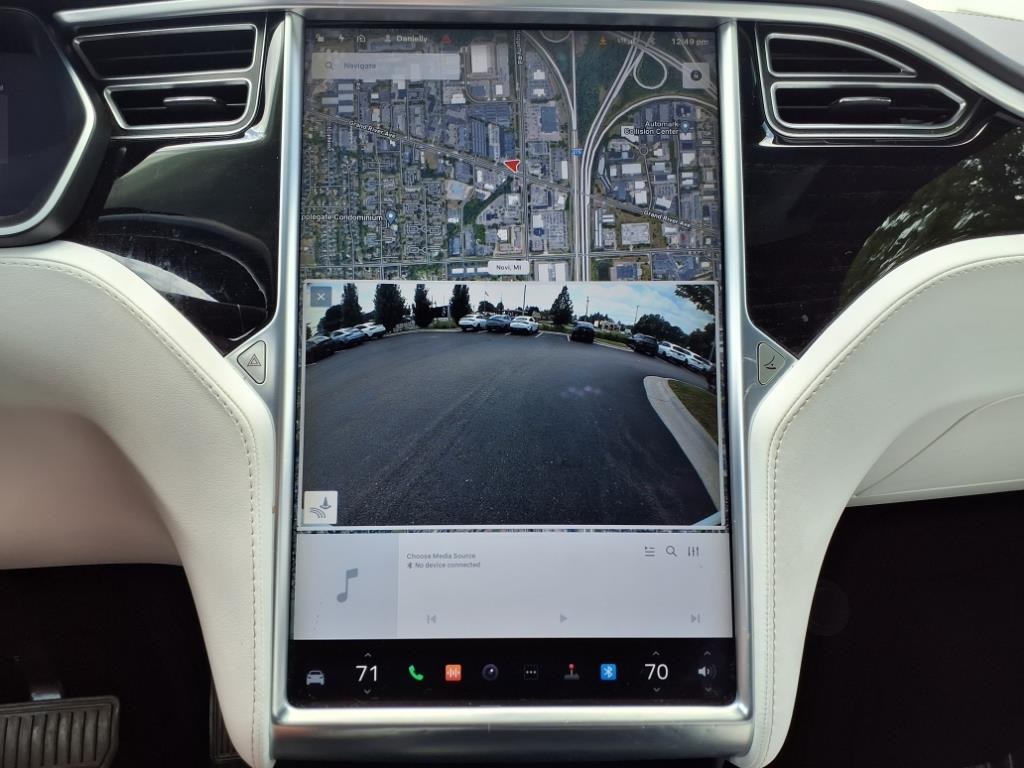 2018 Tesla Model X 75D photo 19