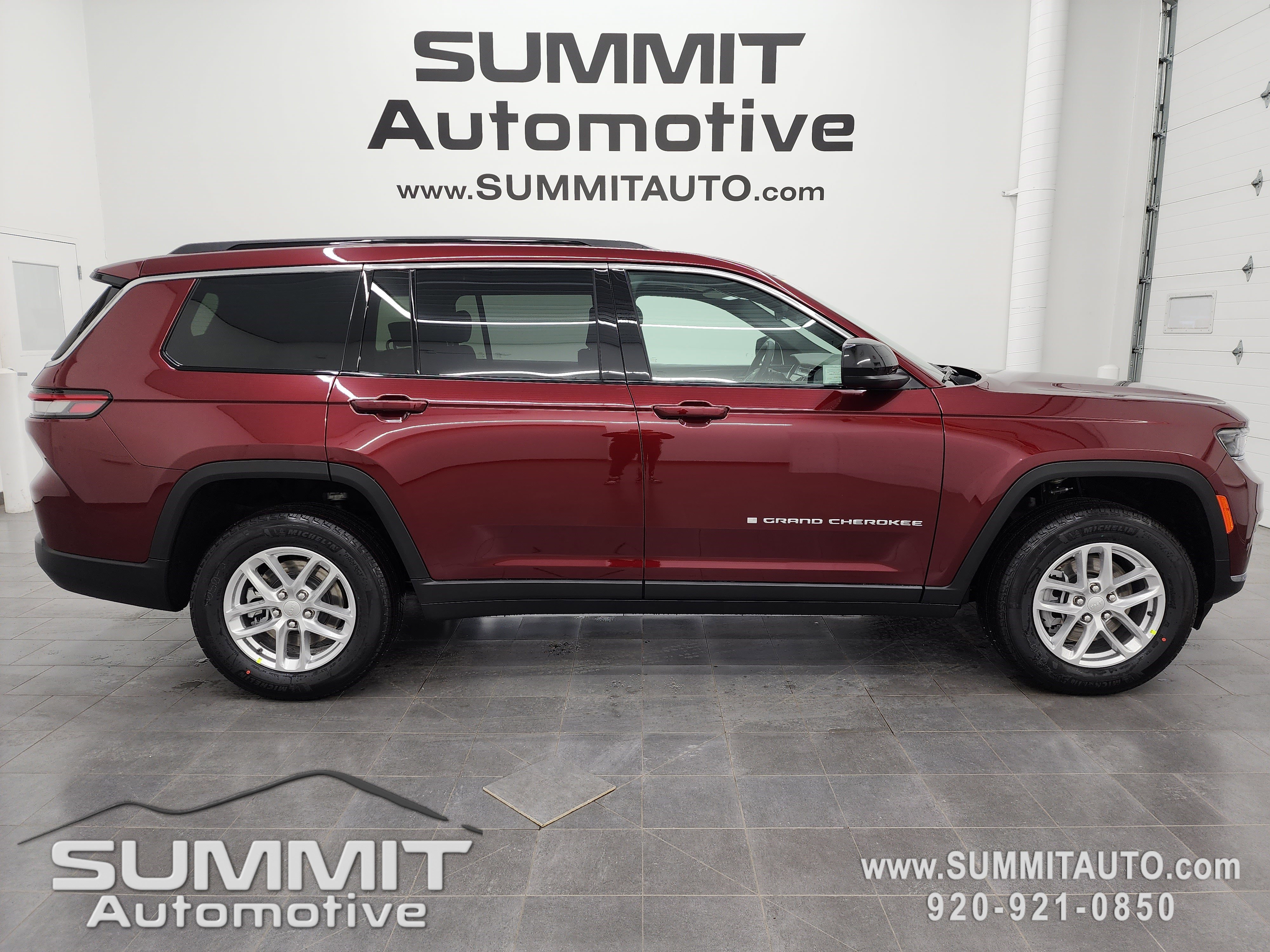 2025 Jeep Grand Cherokee L Laredo's photo