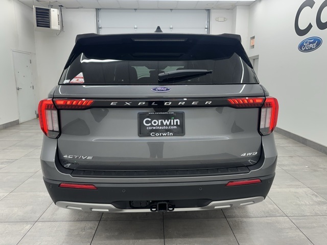 2025 Ford Explorer photo 3