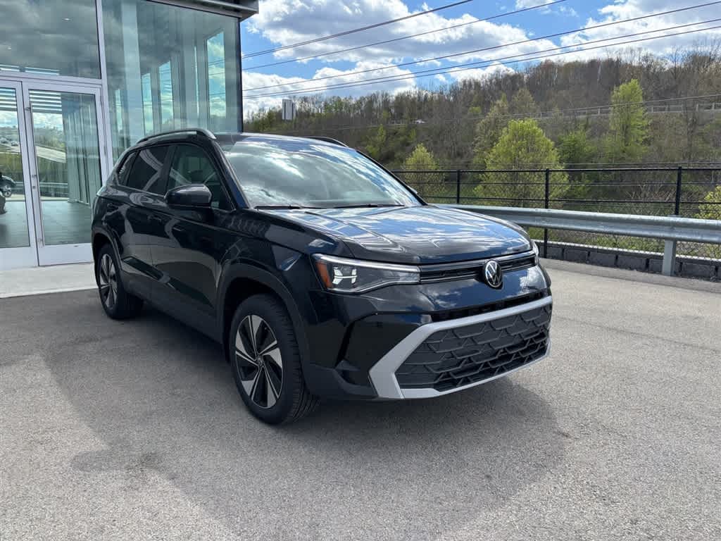 2025 Volkswagen Taos SE photo 3