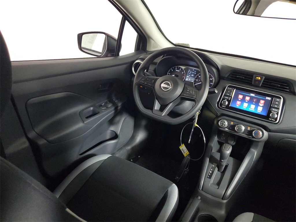 2025 Nissan Versa 1.6 S photo 11