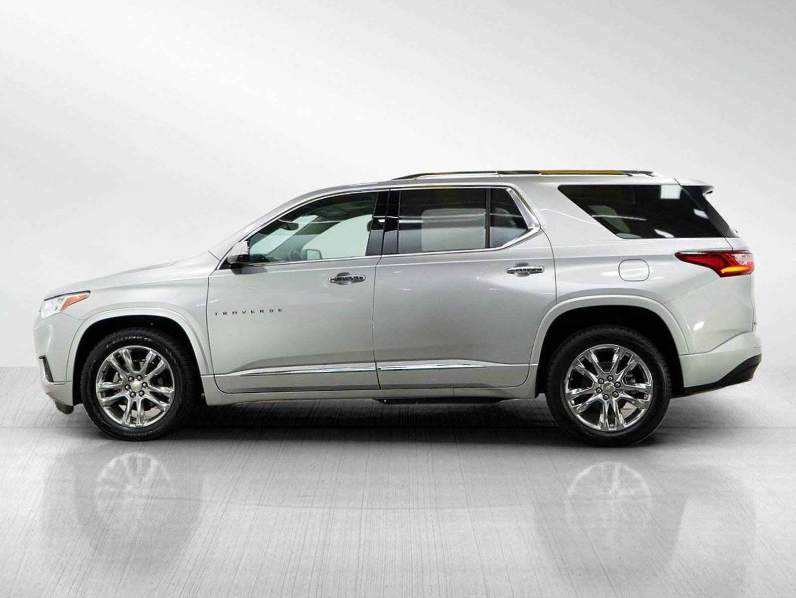 Used 2019 Chevrolet Traverse High Country with VIN 1GNEVJKW6KJ199381 for sale in Minneapolis, Minnesota