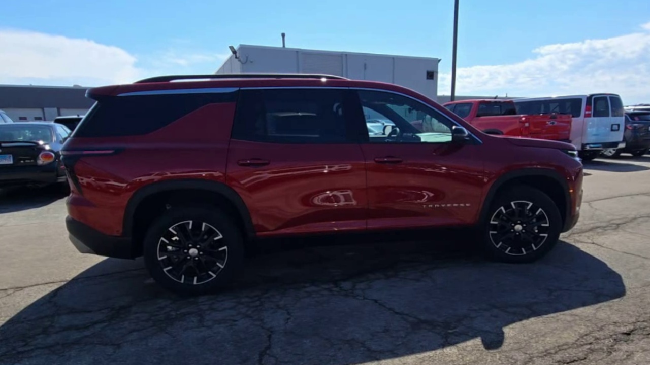 2025 Chevrolet Traverse photo 8
