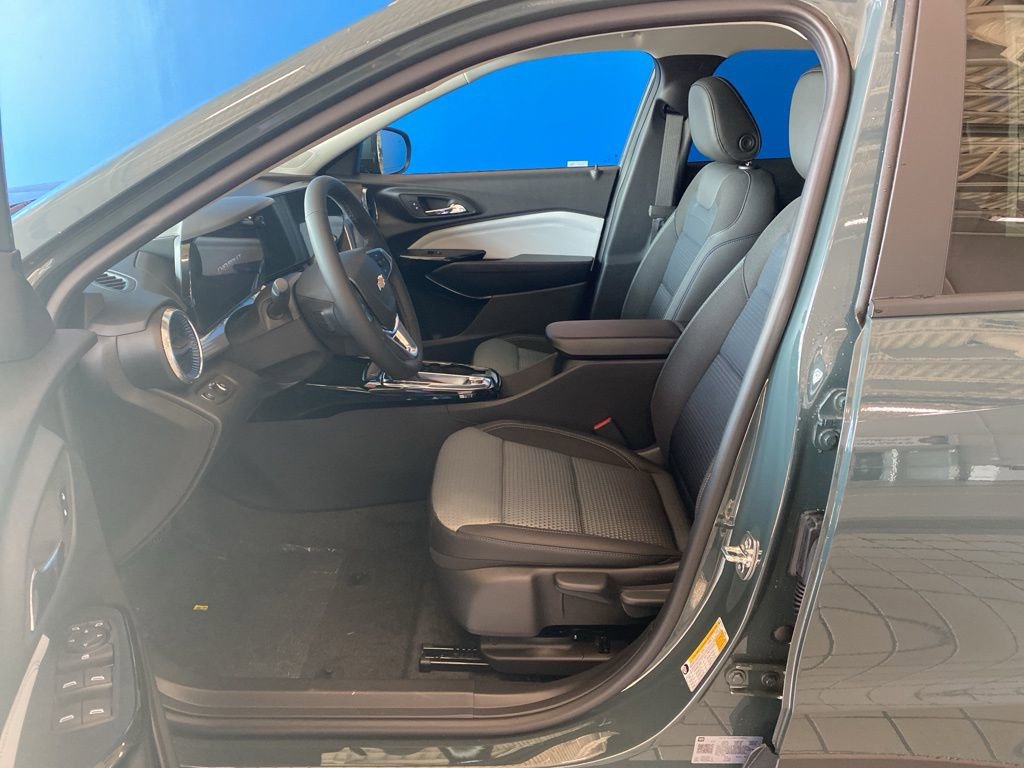 2026 Chevrolet Trax LT photo 5