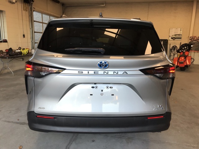 2024 Toyota Sienna LE photo 4