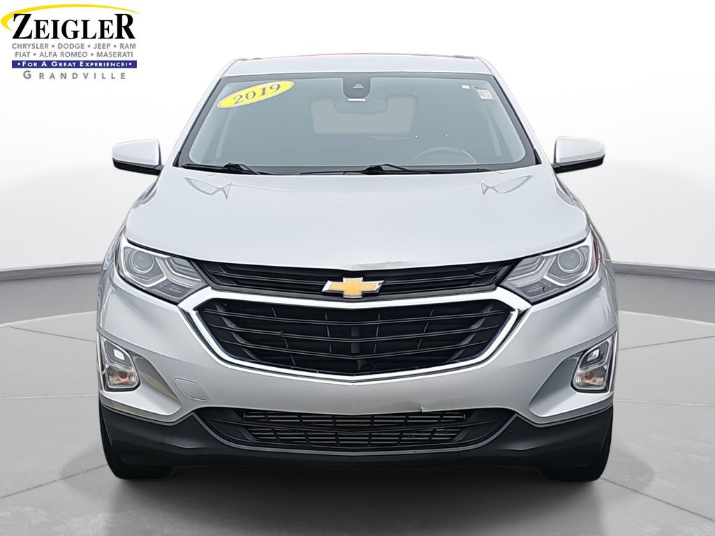 2019 Chevrolet Equinox LT photo 2