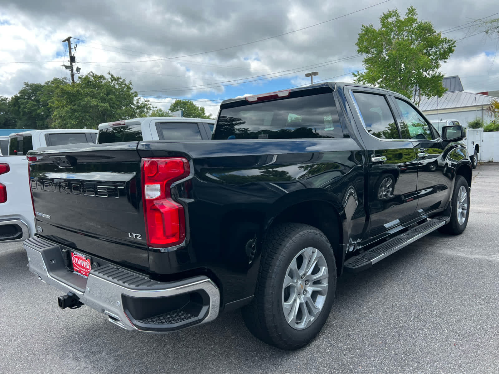 2025 Chevrolet Silverado 1500 LTZ photo 2