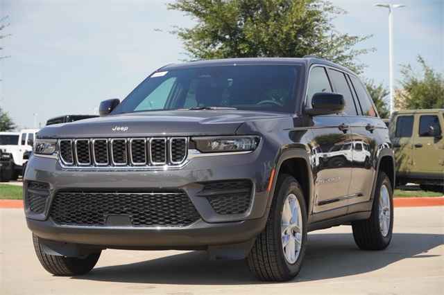 2025 Jeep Grand Cherokee Laredo X photo 3