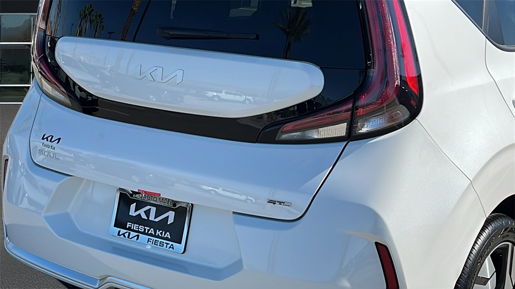 2025 Kia Soul GT-Line photo 8