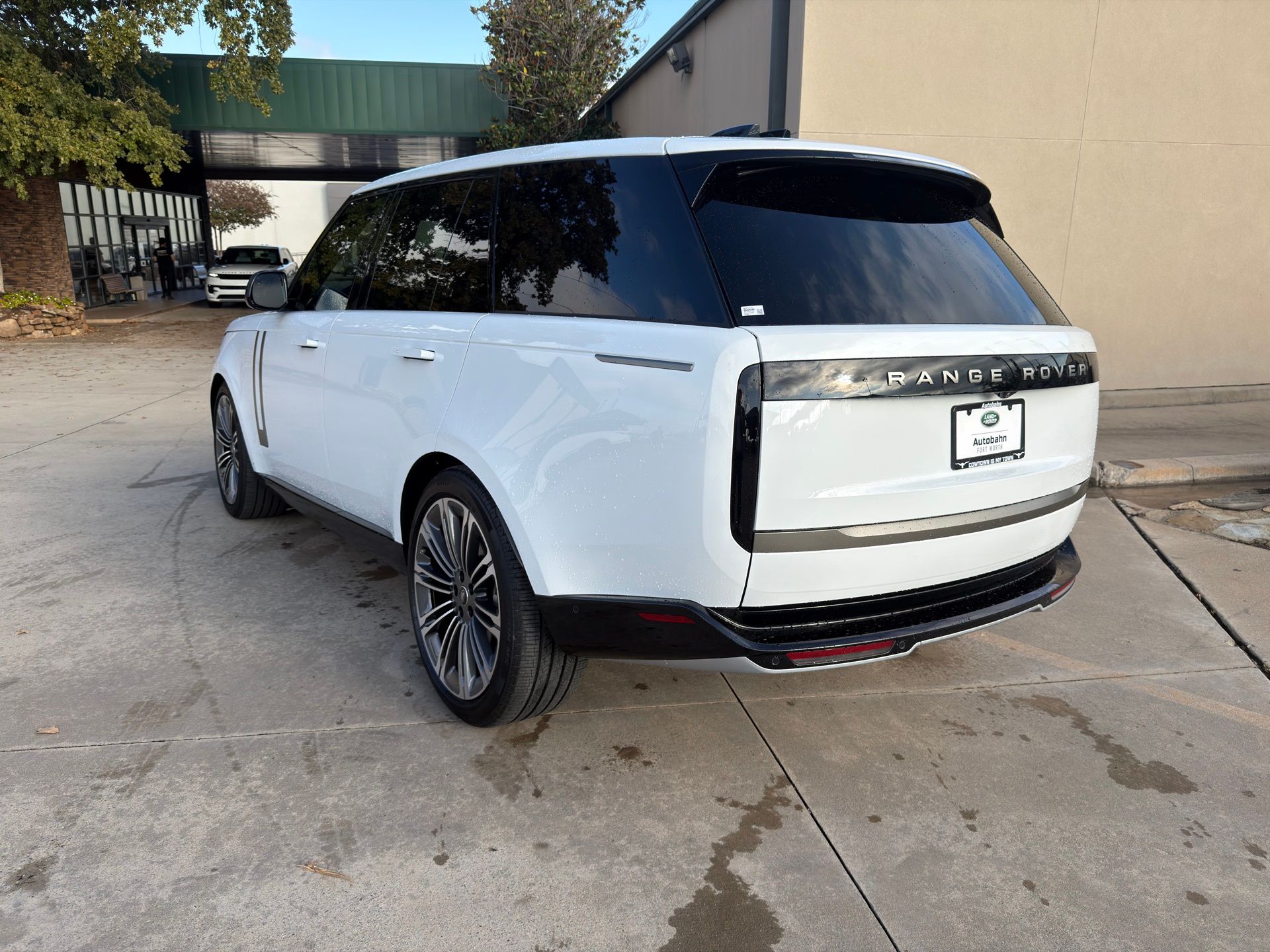 2025 Land Rover Range Rover SE photo 3