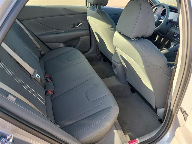 2025 Hyundai Elantra SEL Sport photo 19