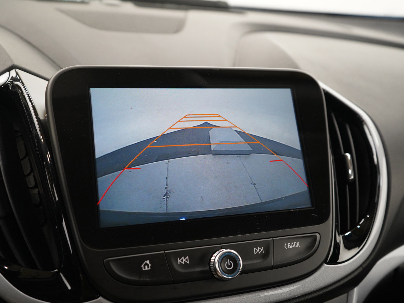 2017 Chevrolet Volt LT photo 18