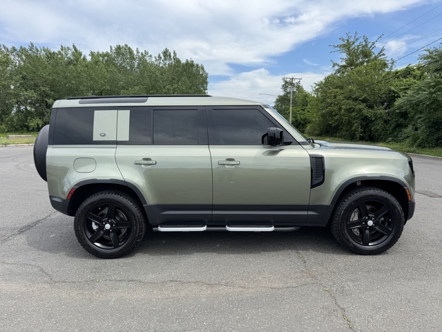 2022 Land Rover Defender 110 SE photo 6