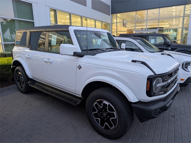2025 Ford Bronco Outer Banks photo 2