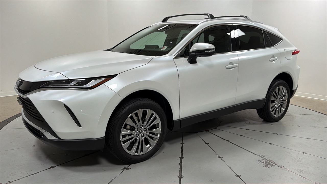 2024 Toyota Venza XLE's photo