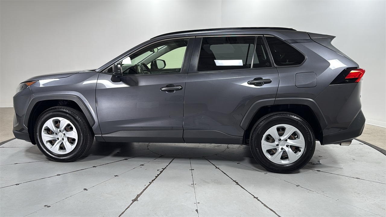 2019 Toyota RAV4 LE photo 8