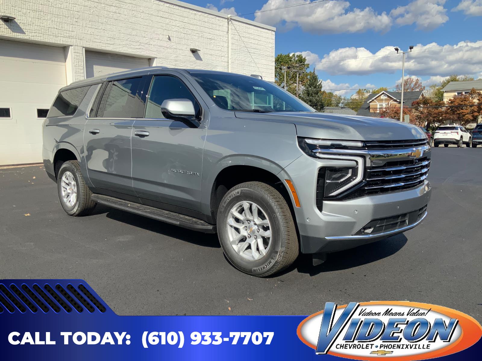 2026 Chevrolet Suburban LT's photo