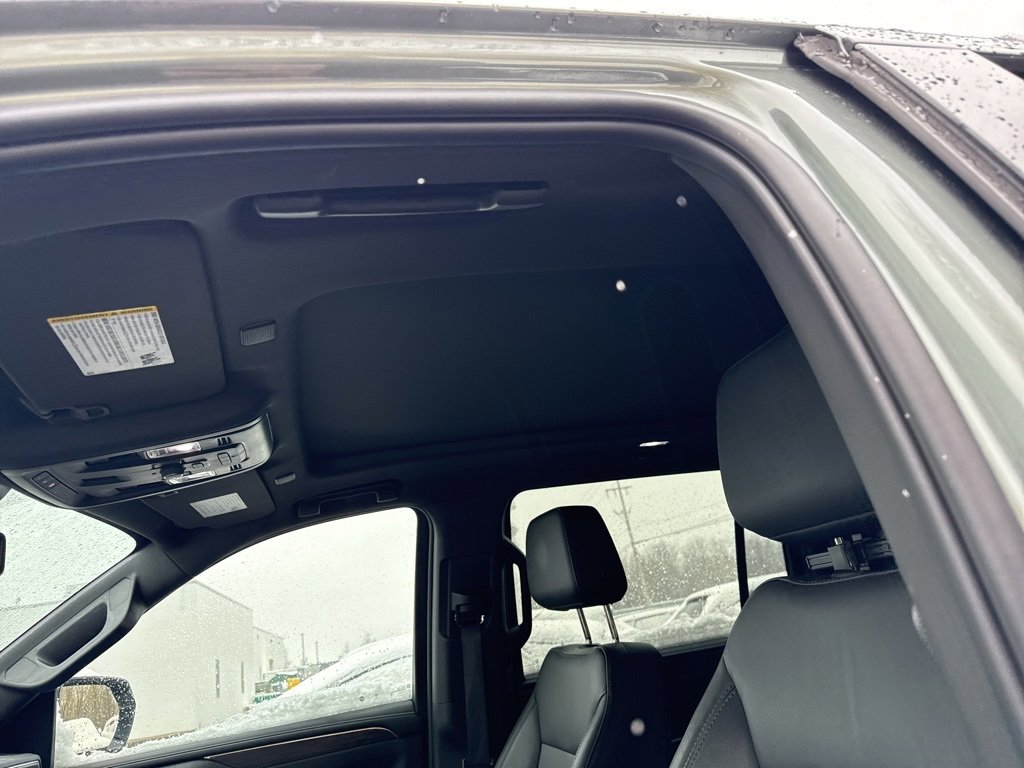 2024 Chevrolet Suburban Z71 photo 3