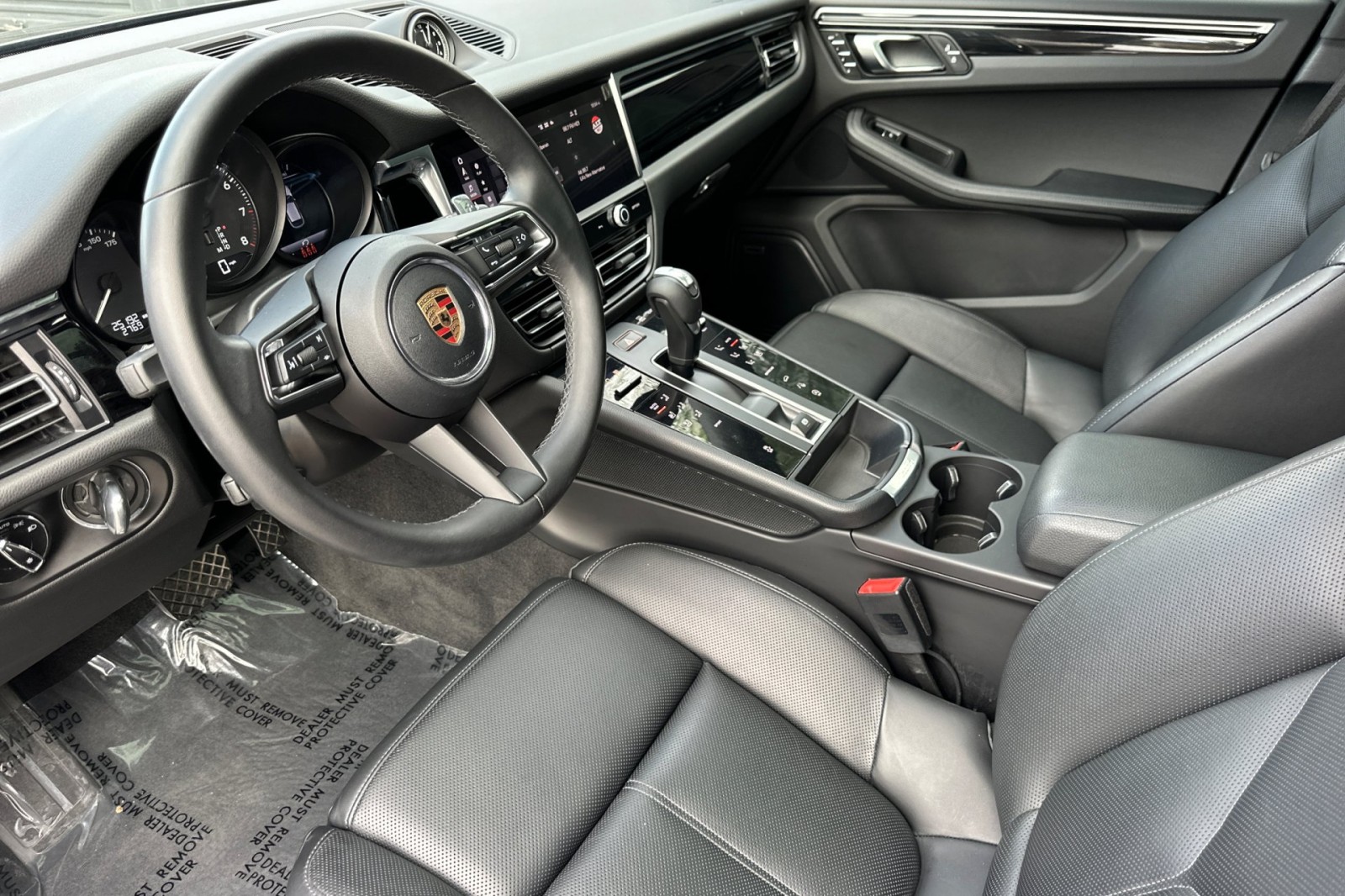 2024 Porsche Macan T photo 4