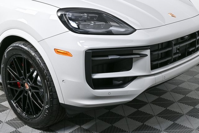 2026 Porsche Cayenne E-Hybrid Coupe S photo 32