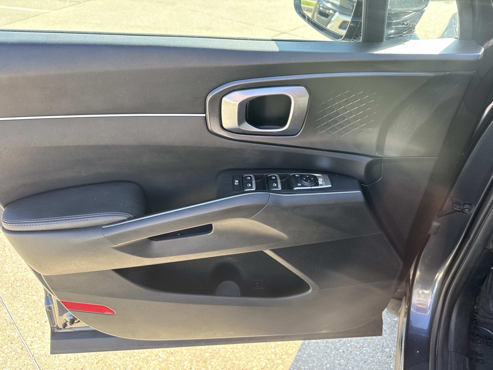 2023 Kia Sorento LX photo 16